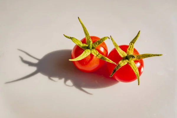 Fermer Les Tomates Cerises Sur Une Assiette — Photo