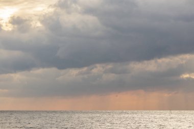 gökyüzü bulutlu havalarda, Hava hareketleri