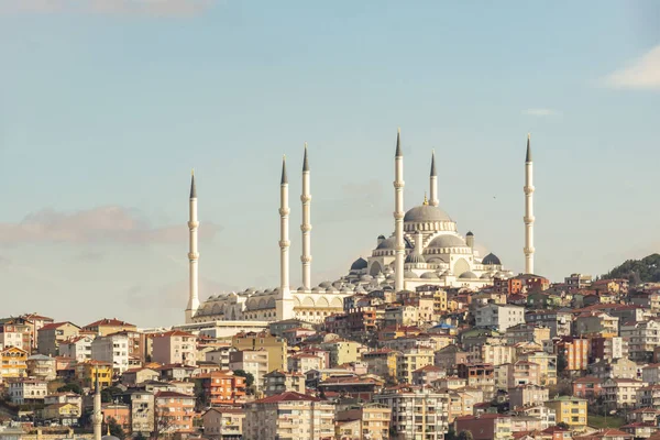 Nakkastepe Istanbul Turkey March 2019 Camlica Mosque Modern Buildings Istanbul — Stock Photo, Image