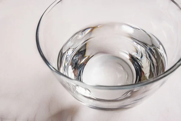 Drickbart Vatten Glas Cup Bord — Stockfoto