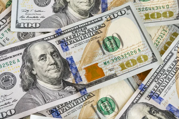  Dünya Ticaret ve ekonomik sistemin bir parçası olarak banknot dolar yığını