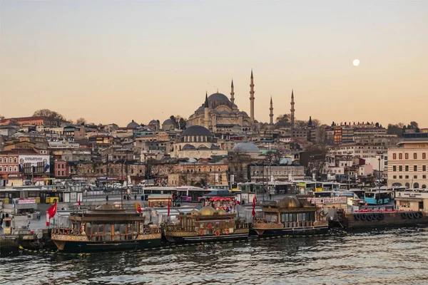 Eminönü, istanbul, Türkiye-Mart 22,2019. Cityscape ve eski şehir istanbul'dan sabahın erken saatlerinde görüntülemek