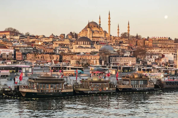 Eminönü, istanbul, Türkiye-Mart 22,2019. Cityscape ve eski şehir istanbul'dan sabahın erken saatlerinde görüntülemek