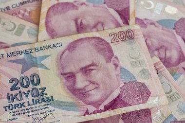 İki yüz Türk Lirası banknotlar dolaşıma kapatın