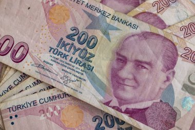 İki yüz Türk Lirası banknotlar dolaşıma kapatın