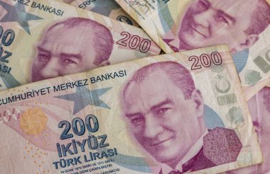 İki yüz Türk Lirası banknotlar dolaşıma kapatın