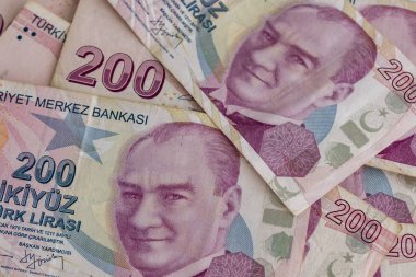 İki yüz Türk Lirası banknotlar dolaşıma kapatın