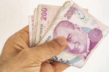 İki yüz Türk Lirası banknotlar dolaşıma kapatın