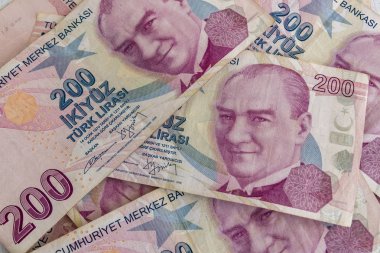 İki yüz Türk Lirası banknotlar dolaşıma kapatın