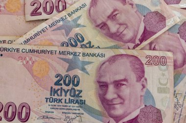 İki yüz Türk Lirası banknotlar dolaşıma kapatın