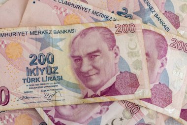 İki yüz Türk Lirası banknotlar dolaşıma kapatın