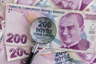 İki yüz Türk Lirası banknotlar dolaşıma kapatın