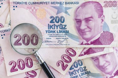 İki yüz Türk Lirası banknotlar dolaşıma kapatın
