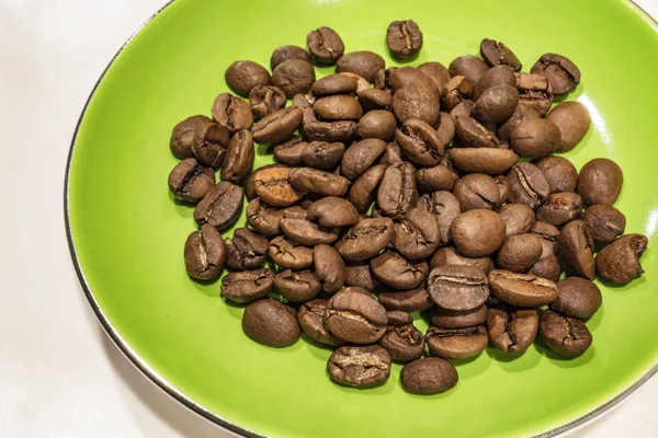 焼かれたコーヒー豆を閉じる — ストック写真