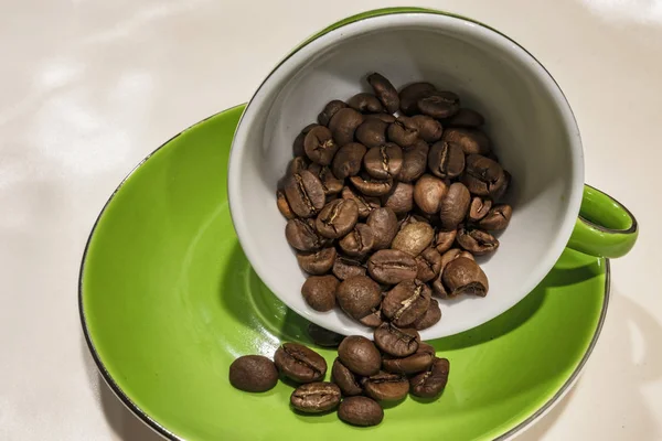 焼かれたコーヒー豆を閉じる — ストック写真