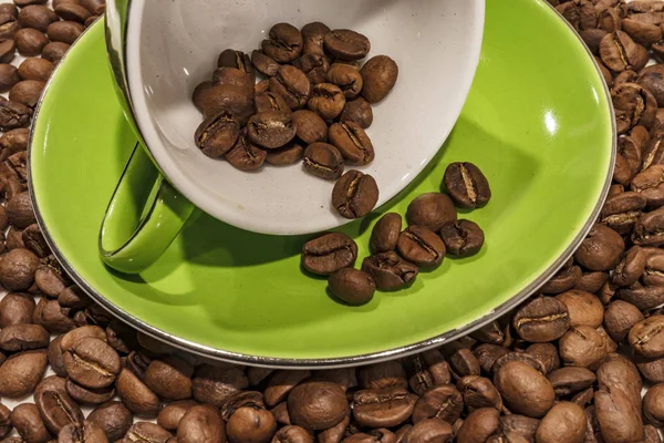 焼かれたコーヒー豆を閉じる — ストック写真