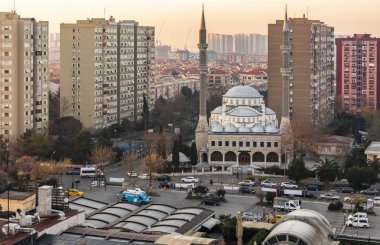 ataköy,bakırköy,istanbul-mart 26,2019. ataköy ve Bakırköy ilçesinde ibadet için yunus emre camii genel görünümü.