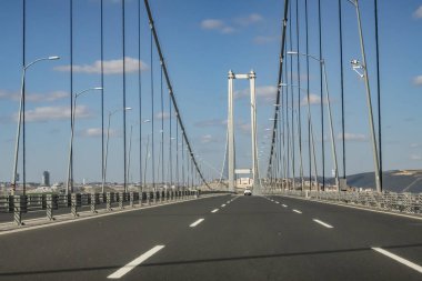izmit,türkiye-mart 24,2019.dünyanın en uzun dördüncü asma köprüsü.izmit'teki osmangazi köprüsünden genel bakış.