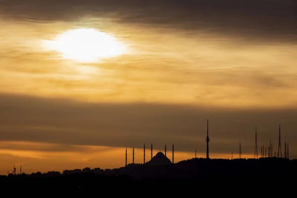 Camlica Istanbul Turkey April 2019 Camlica Mosque City Silhouette Sunrise — стоковое фото