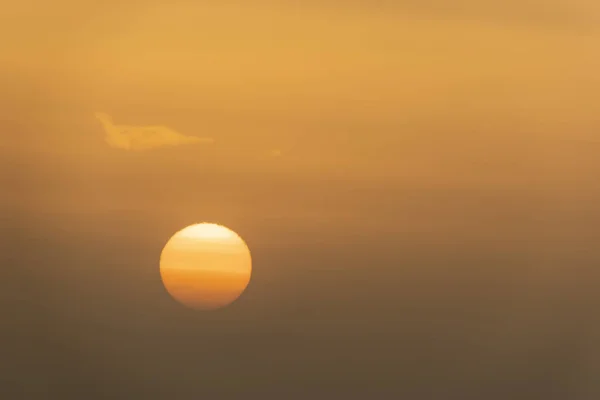 Nascer Sol Sol Por Trás Das Nuvens — Fotografia de Stock