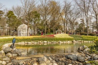 emirgan,istanbul,türkiye-6 Nisan 2019. Emirgan Parkı, Emirgan'da bulunan tarihi bir şehir parkıdır. Emirgan Parkı'nda Uluslararası İstanbul Lale Festivali ve Genel Görünüm .