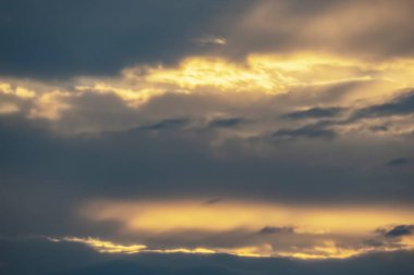 gökyüzü bulutlu havalarda, Hava hareketleri