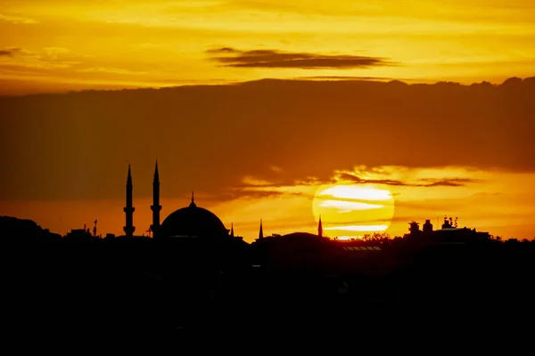 Nascer Sol Silhueta Cidade Com Mesquita Istanbul — Fotografia de Stock