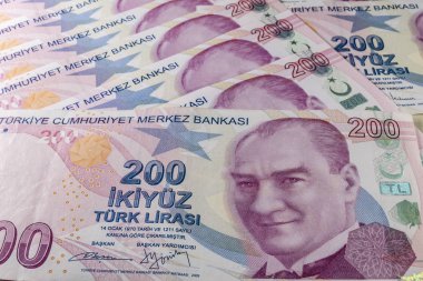 iki yüz türk lirasına yakın. Türkiye ekonomisinin en büyük banknot.