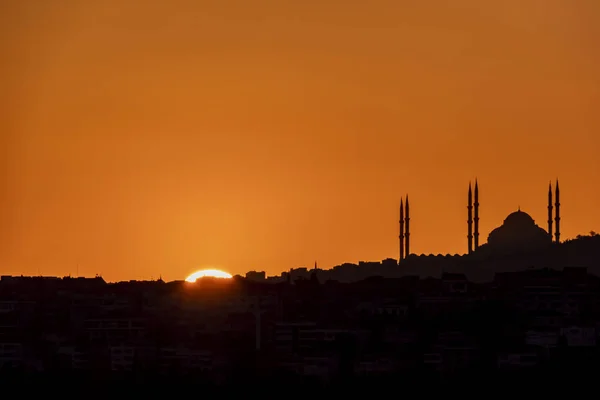 Camlica Istanbul Turkey May 2019 Sonnenaufgang Und Stadtsilhouette Mit Camlica — Stockfoto