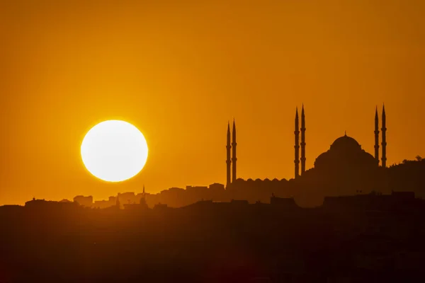 Camlica Istanbul Turkey May 2019 Sonnenaufgang Und Stadtsilhouette Mit Camlica — Stockfoto