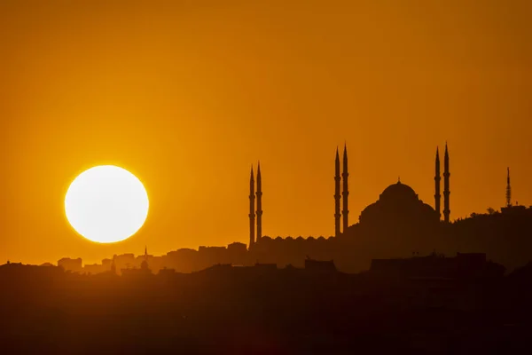 Camlica Istanbul Turkey May 2019 Sonnenaufgang Und Stadtsilhouette Mit Camlica — Stockfoto