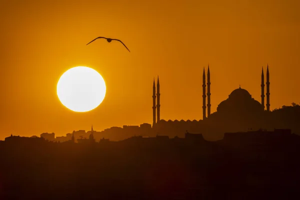 Camlica Istanbul Turkey May 2019 Sunrise City Silhouette Camlica Mosque — Stock Photo, Image