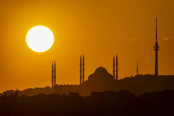 Camlica Istanbul Turkey May 2019 Sunrise City Silhouette Camlica Mosque — Stock Photo, Image