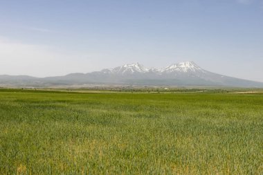 Aksaray,Türkiye-Mayıs 30,2019.Hasan Dağı, Türkiye'nin güneyinde (Aksaray'ın güneyinde) iki katlı güzel bir stratovolkandır.).