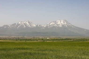 Aksaray,Türkiye-Mayıs 30,2019.Hasan Dağı, Türkiye'nin güneyinde (Aksaray'ın güneyinde) iki katlı güzel bir stratovolkandır.).