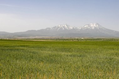 Aksaray,Türkiye-Mayıs 30,2019.Hasan Dağı, Türkiye'nin güneyinde (Aksaray'ın güneyinde) iki katlı güzel bir stratovolkandır.).