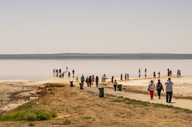 Tuz Gölü,Ankara; Türkiye-28 Mayıs 2019.Tuz Gölü Türkiye'nin ikinci büyük gölü ve dünyanın en büyük hipersaline göllerinden biridir. Yaz sezonunda Tuz Gölü'nden manzara .