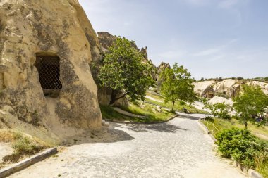 Göreme,Nevşehir,Türkiye- 29 Mayıs 2019.Türkiye'nin Unesco Dünya Mirası listesinde yer alan Göreme Açık Hava Müzesi, Kapadokya güzergahının vazgeçilmez duraklarından biridir. Göreme açık hava müzesinden genel görünüm.