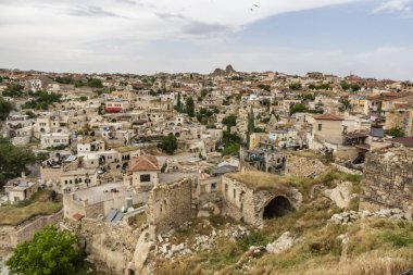 ortahisar,nevşehir,29 Mayıs 2019.Ortahisar, Nevehir Ilinin RGP ilçesinde küçük ve turistik bir ilçedir.Tarihi yapılı Ortahisar'dan panoramik manzara.