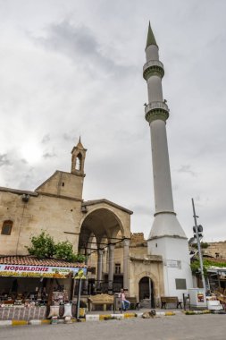 Ortahisar,Nevşehir-29 Mayıs 2019.Ortahisar, Nevehir ilinin RGP ilçesine bağlı küçük bir kasabadır. abdioğlu camii ve çarşısından manzara.