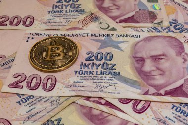 cyripto para madenciliği. Türk kağıt banknotlar ile fiziksel bitcoin sikke yakın.
