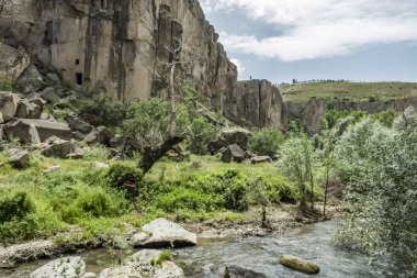 Ihlara,Aksaray,Türkiye-30 Mayıs 2019.Ihlara Vadisi (Peristrema Manastırı) veya Ihlara Geçidi, Türkiye'nin yürüyüş gezileri için en ünlü vadisidir. Ihlara Vadisi'nden yeşil doğa manzarası