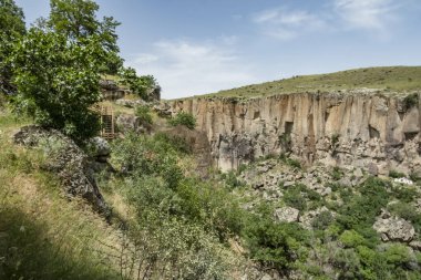 Ihlara,Aksaray,Türkiye-30 Mayıs 2019.Ihlara Vadisi (Peristrema Manastırı) veya Ihlara Geçidi, Türkiye'nin yürüyüş gezileri için en ünlü vadisidir. Ihlara Vadisi'nden yeşil doğa manzarası