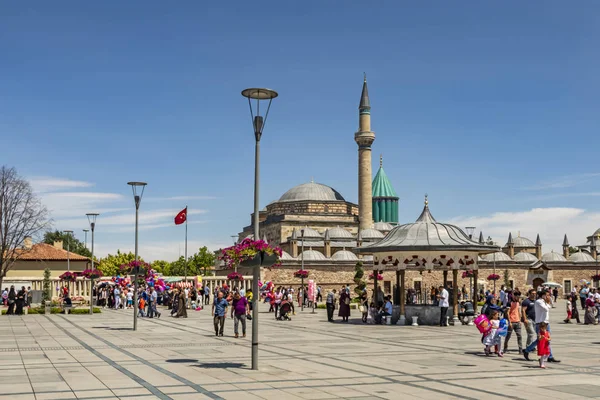 コンヤ トルコ 2019年6月5日 緑の霊廟または緑のドームとして知られているメヴラーナ博物館 メヴラナ博物館とセリミエモスクは コンヤ トルコに位置しています — ストック写真