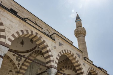 Konya,Türkiye-5 Haziran 2019.Yeşil Türbe veya Yeşil Kubbe olarak bilinen Mevlana Müzesi.Mevlana Müzesi ve Selimiye Camii Konya'da bulunmaktadır..