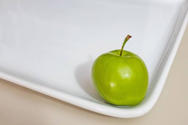 beyaz plaka yeşil erik kadar yakın