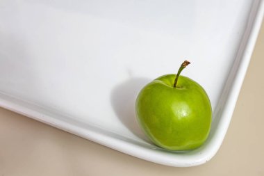 beyaz plaka yeşil erik kadar yakın