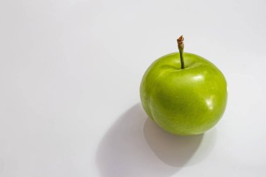 beyaz plaka yeşil erik kadar yakın