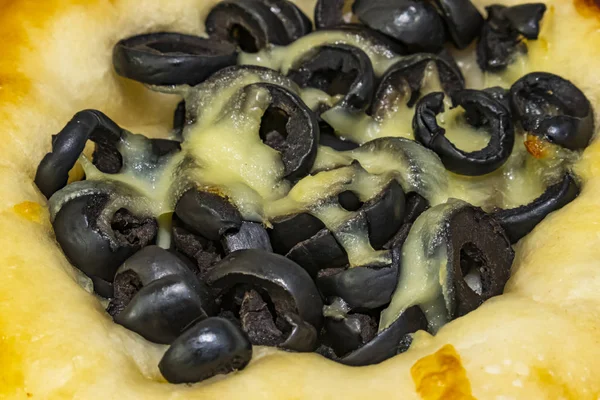 Mini Pizza Oliwkami Serem Śniadanie — Zdjęcie stockowe