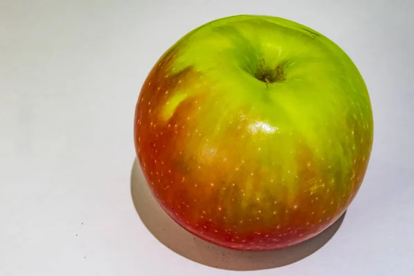 ดแอปเป แดงบนพ นหล ขาว — ภาพถ่ายสต็อก